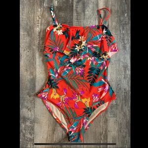 Old navy ruffled one piece swimsuit